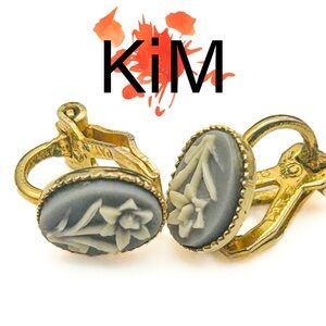Vintage Kim Craftsmen Cameo Clip Earrings